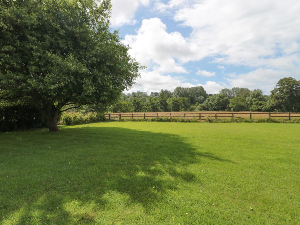 Ammerham Farm Cottage Chard Bagian luar foto